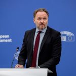 Bruselas insta a los países de la UE a iniciar el llenado de reservas de gas de cara al próximo invierno