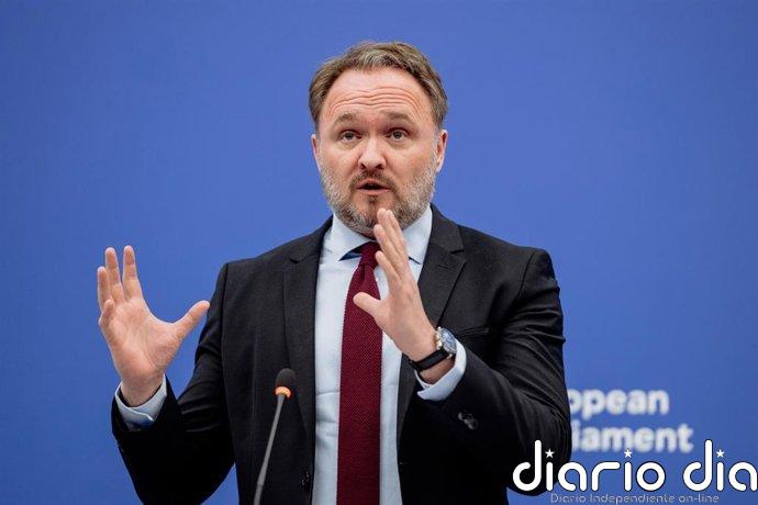 Bruselas rechaza reanudar las compras de energía rusa y avisa: "No volveremos a importar ni una molécula"