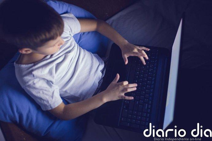 Bruselas reúne el jueves por primera vez al panel que estudiará cómo limitar el acceso de menores a redes sociales