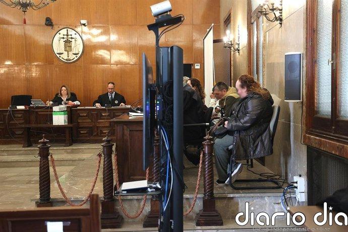 Buscan a la acusada de arrojar a una bebé en un contenedor en Porto Cristo tras no comparecer en la Audiencia