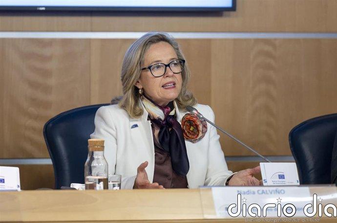 Calviño cree que la crisis en Oriente Próximo hace más urgente reducir la dependencia de combustibles fósiles