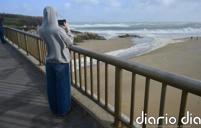 Cantabria estará el viernes por la noche y la madrugada del sábado en aviso naranja por costeros