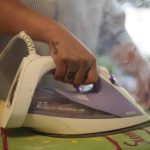 Cáritas pide medidas de contratación para las empleadas de hogar y equiparar sus derechos al resto de trabajadores