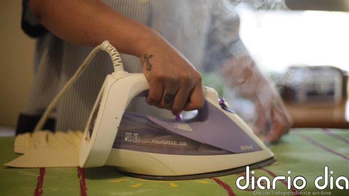 Cáritas pide medidas de contratación para las empleadas de hogar y equiparar sus derechos al resto de trabajadores