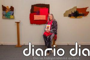 Carmen Bozzano, artista con discapacidad visual, lleva sus 'Tramas' de colores vivos al Museo Tiflológico de ONCE