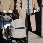 Casi un tercio de los hombres de la Generación Z están de acuerdo en que una esposa debe obedecer a su esposo