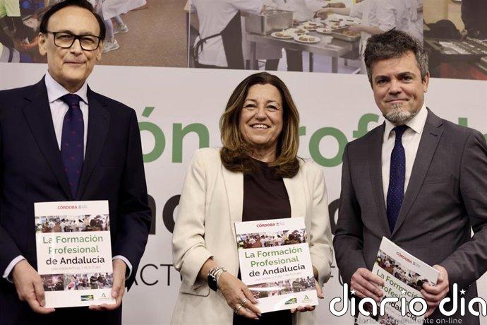 Castillo destaca el incremento de plazas para FP al presentar en Córdoba un libro sobre su implantación en Andalucía
