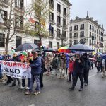 Cerca de medio millar de personas pide en Santander el fin de la guerra: "No más sangre por petróleo"