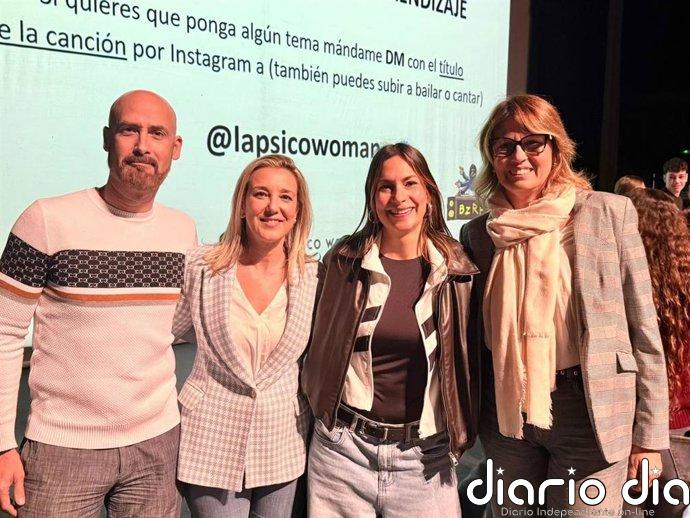 Cientos de adolescentes de Alcalá de Guadaíra (Sevilla) "aprenden amor del bueno" dentro la programación por el 8M