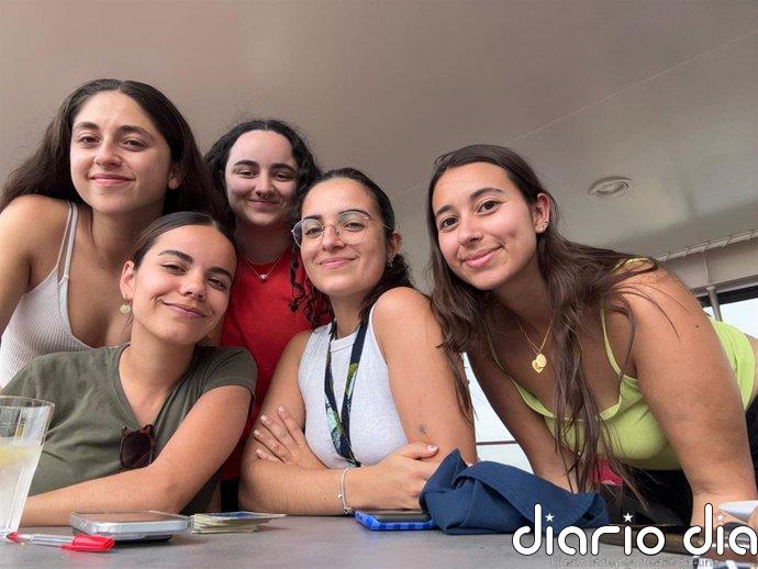 Cinco amigas enfermeras llevan tres días atrapadas en un crucero en el puerto de Dubái: "No sabemos hasta cuándo"