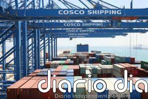 Cinco heridos en un incendio provocado por los restos de un misil en una zona comercial de Abu Dabi