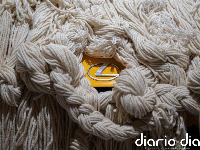 Cinco sentidos, un coche trenzado y un stand que se desborda: así celebra Lexus su trayectoria en ARCOmadrid