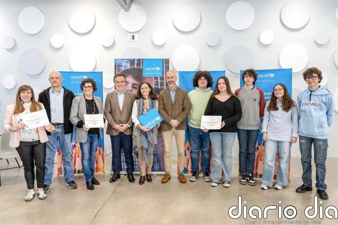 Colegios Menéndez Pidal y La Salle recogen su credencial como centros referentes en educación en derechos de infancia