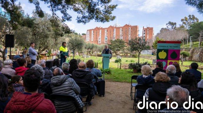 Collboni entrega las llaves de las 40 parcelas del huerto urbano de Can Mestres a nuevos usuarios