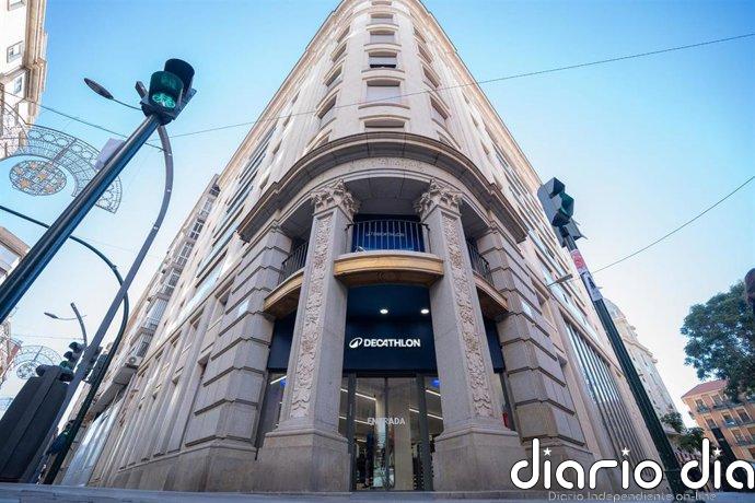 Competencia analizará en segunda fase la compra de activos de Intersport por parte de Decathlon