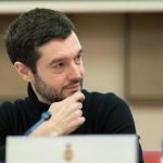 Consumo avisa a 13 fondos e inmobiliarias de que han de aceptar prorrogar alquileres en sus 100.000 viviendas