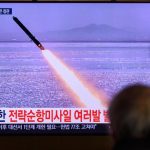 Corea del Norte lanza diez misiles balísticos hacia el mar de Japón