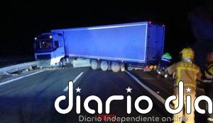 Cortada la AP-7 en Ametlla de Mar (Tarragona) en sentido sur por un camión accidentado