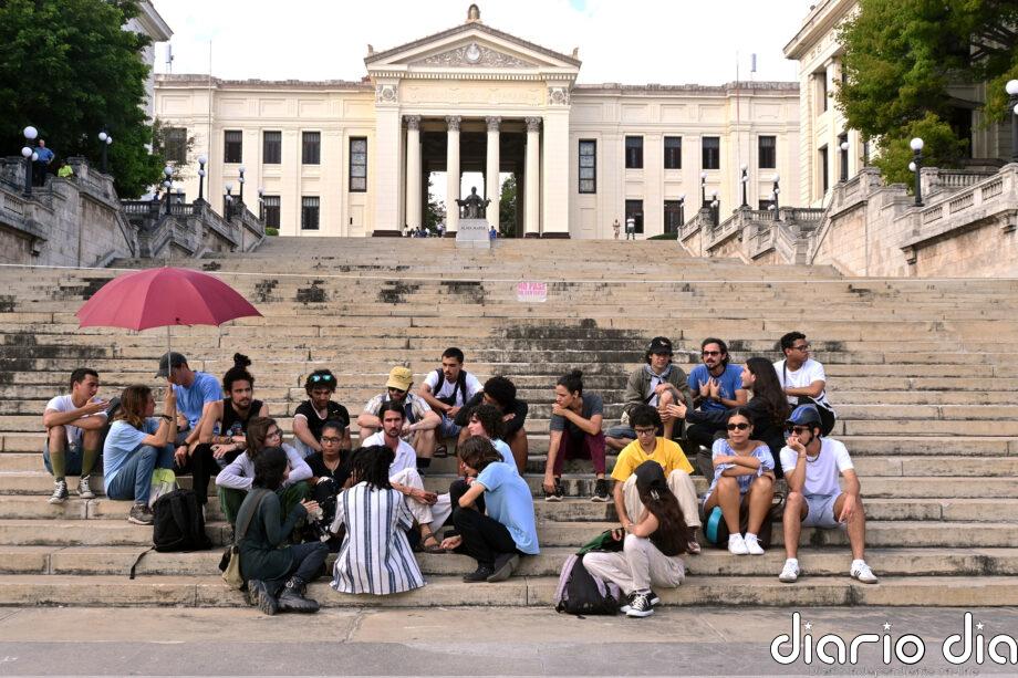 Cuba en áspera negociación con EEUU mientras la crisis llega al límite