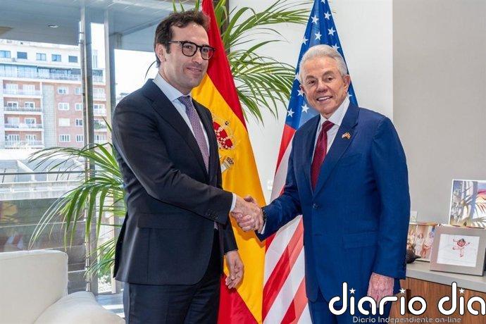 Cuerpo apuesta por reforzar las relaciones con EEUU en su primera reunión con el nuevo embajador en España