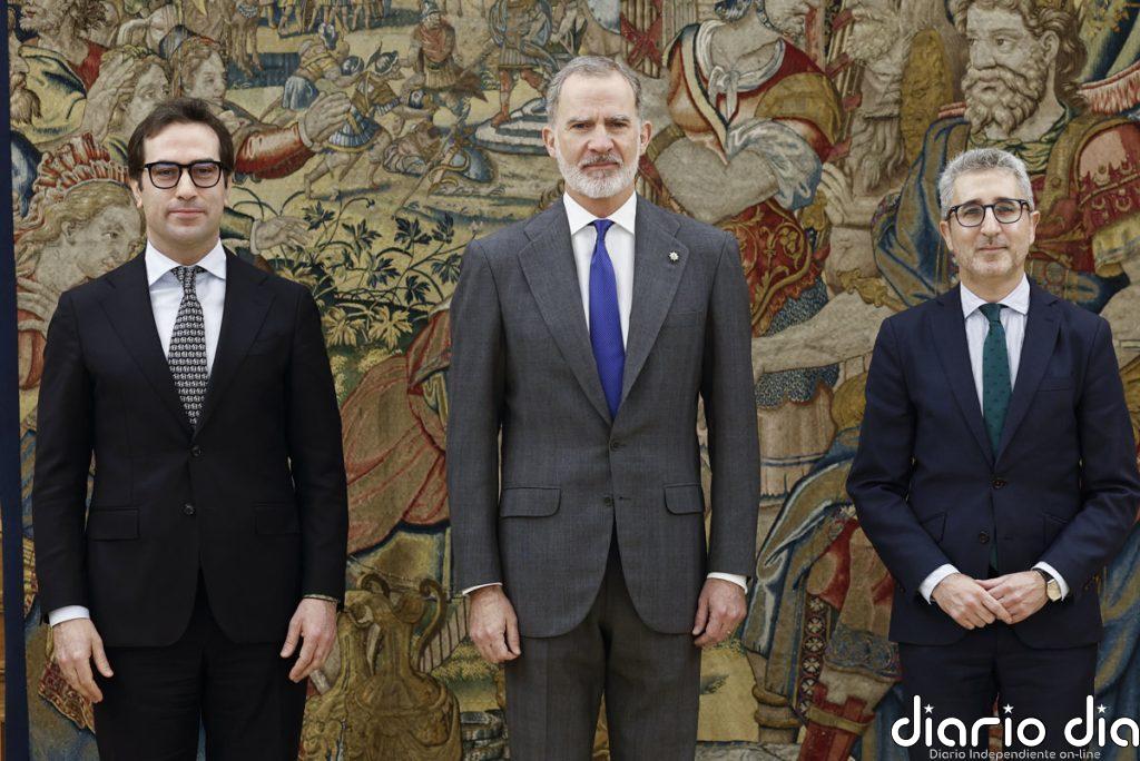 Cuerpo y España prometen sus cargos como vicepresidente primero del Gobierno y ministro de Hacienda ante Felipe VI