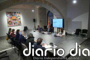 Dalmau presenta a los grupos parlamentarios el Acord de País per l'Educació de mejoras a docentes