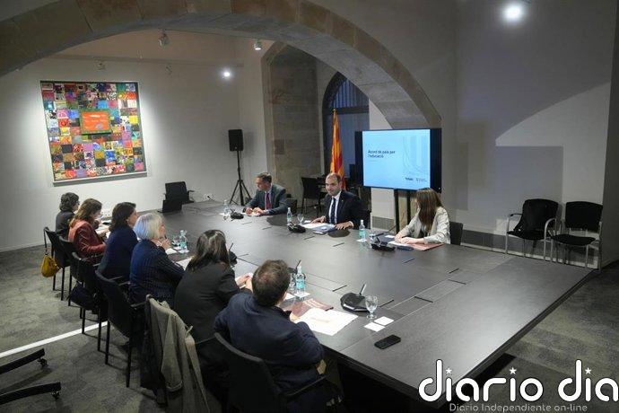 Dalmau presenta a los grupos parlamentarios el Acord de País per l'Educació de mejoras a docentes