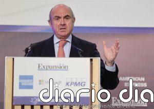 De Guindos constata ya un 'shock' de oferta por la guerra en Oriente Medio, que lastrará el crecimiento