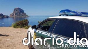 Detenido en Eivissa por pinchar, al menos, las ruedas de 14 vehículos estacionados en un mirador