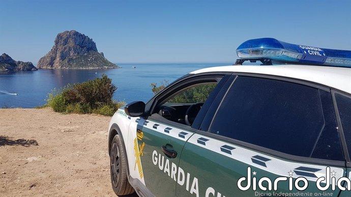 Detenido en Eivissa por pinchar, al menos, las ruedas de 14 vehículos estacionados en un mirador