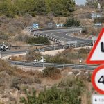 Detenido un conductor sin carnet por atropellar drogado a dos ciclistas mientras huía de agentes de tráfico en Orihuela