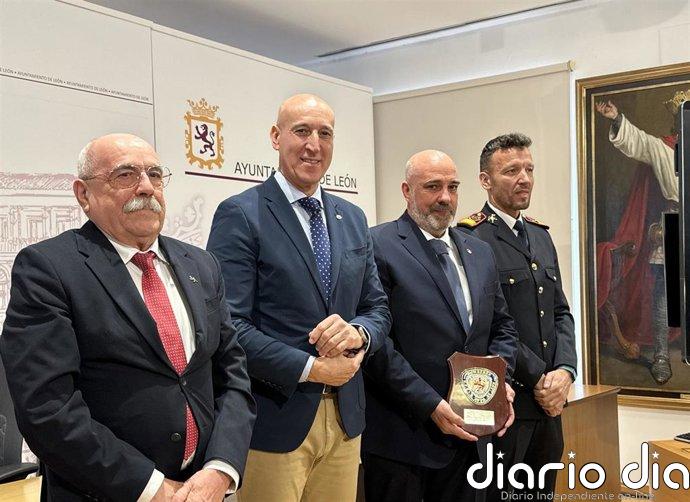 Diez ensalza la figura "esencial" de los bomberos de León y destaca la mejora de sus recursos con más de 10,6 millones