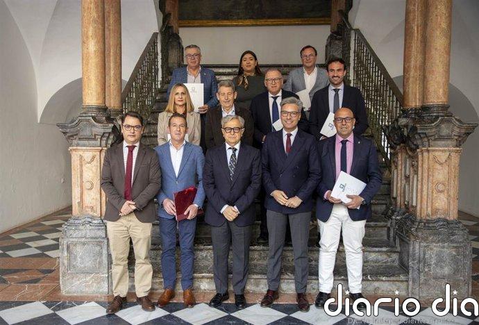 Diputación de Córdoba colabora con nueve municipios para asumir servicios de gestión de residuos y limpieza