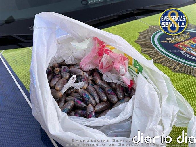 Dos detenidos en Sevilla por portar un kilo de hachís en bellotas de diez gramos en la barriada de El Cerezo