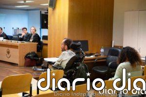 Echenique dice que su tuit sobre "deportar sacerdotes" era "ironía" y la acusación lo achaca a "manía" a la Iglesia