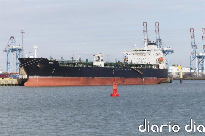 EEUU da luz verde a la compra de petróleo ruso ya cargado en buques ante la subida de precios