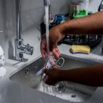 El 6,9% de las mujeres se dedica solo al trabajo de hogar no remunerado, frente al 0,3% de los hombres, según Oxfam