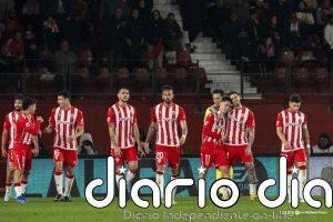 El Almería asalta el ascenso directo y hunde más a la Cultural