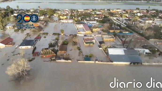 El Ayuntamiento de Córdoba y Acción contra el Hambre entregan tarjetas de ayuda a 31 familias afectadas por inundaciones