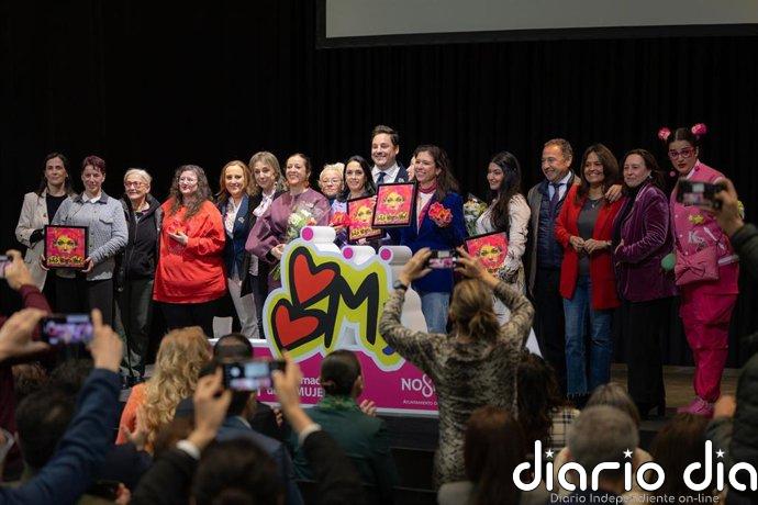 El Ayuntamiento reconoce en la Sevilla Women Week a cinco mujeres por "abrir puertas y dejar huella"