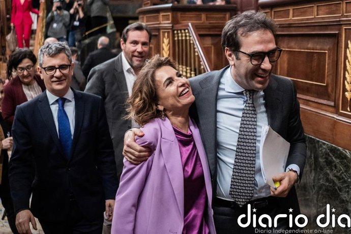 El BOE publica el cese de Montero como vicepresidenta y ministra de Hacienda y los nombramientos de Cuerpo y España