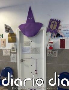 El centro de salud El Torrejón (Huelva) decora con motivos de Semana Santa su zona de Pediatría
