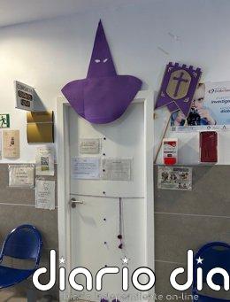 El centro de salud El Torrejón (Huelva) decora con motivos de Semana Santa su zona de Pediatría