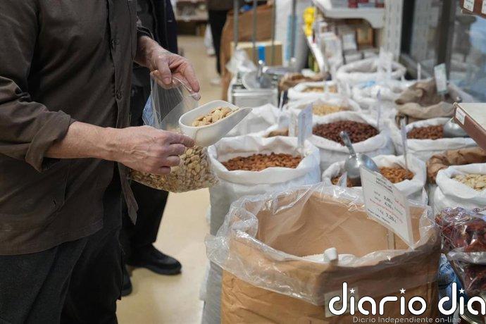 El comercio minorista modera el avance de sus ventas al 2% en febrero pero suma 20 meses de alzas