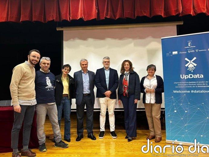 El concurso educativo 'UpData Datathon' promovido por la Oficina del Dato entra en su fase final con seis equipos