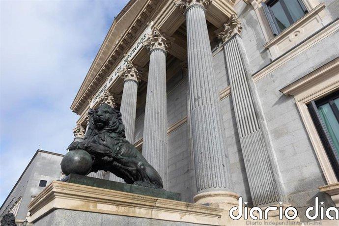 El Congreso insta al Gobierno a renunciar ya a la regularización de migrantes, con apoyo de PP, Vox, Junts y UPN