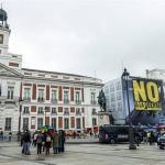 El delegado del Gobierno defiende el mensaje de la lona del 'No a la Guerra' en Sol pero incide en "cumplir las normas"