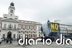 El delegado del Gobierno defiende el mensaje de la lona del 'No a la Guerra' en Sol pero incide en "cumplir las normas"