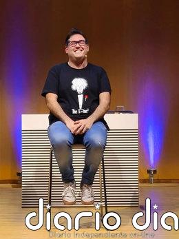 El divulgador científico logroñés Gonzalo Villar vuelve con 'Acorde a la ciencia', este domingo en la 'Sala Negra'