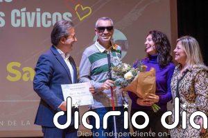 El divulgador Jesús Saiz Lanza ofrece una charla-taller sobre sordoceguera en la Biblioteca de Camargo